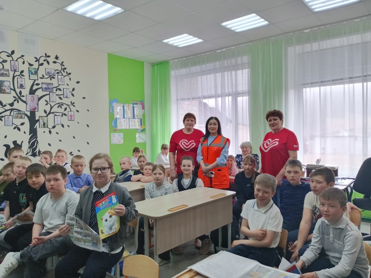 Прасковья Лышень проводит лекцию о безопасности