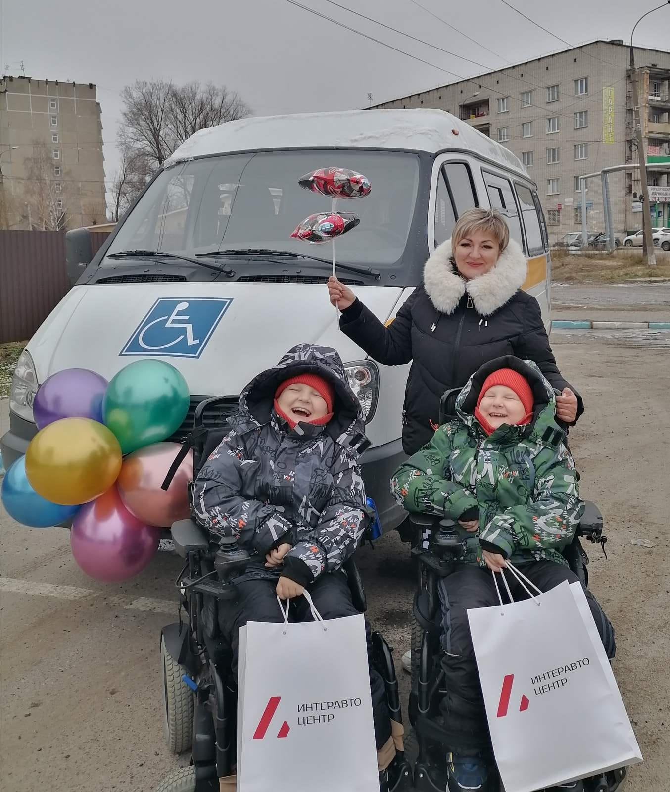 Паша, Петя и их мама Наталья